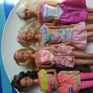 4 Barbie 1966 and 1977 with accessories Disney dresses